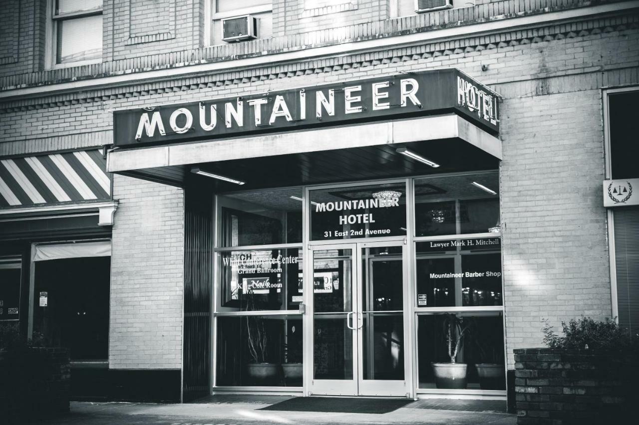 The Mountaineer Hotel Williamson Exterior photo