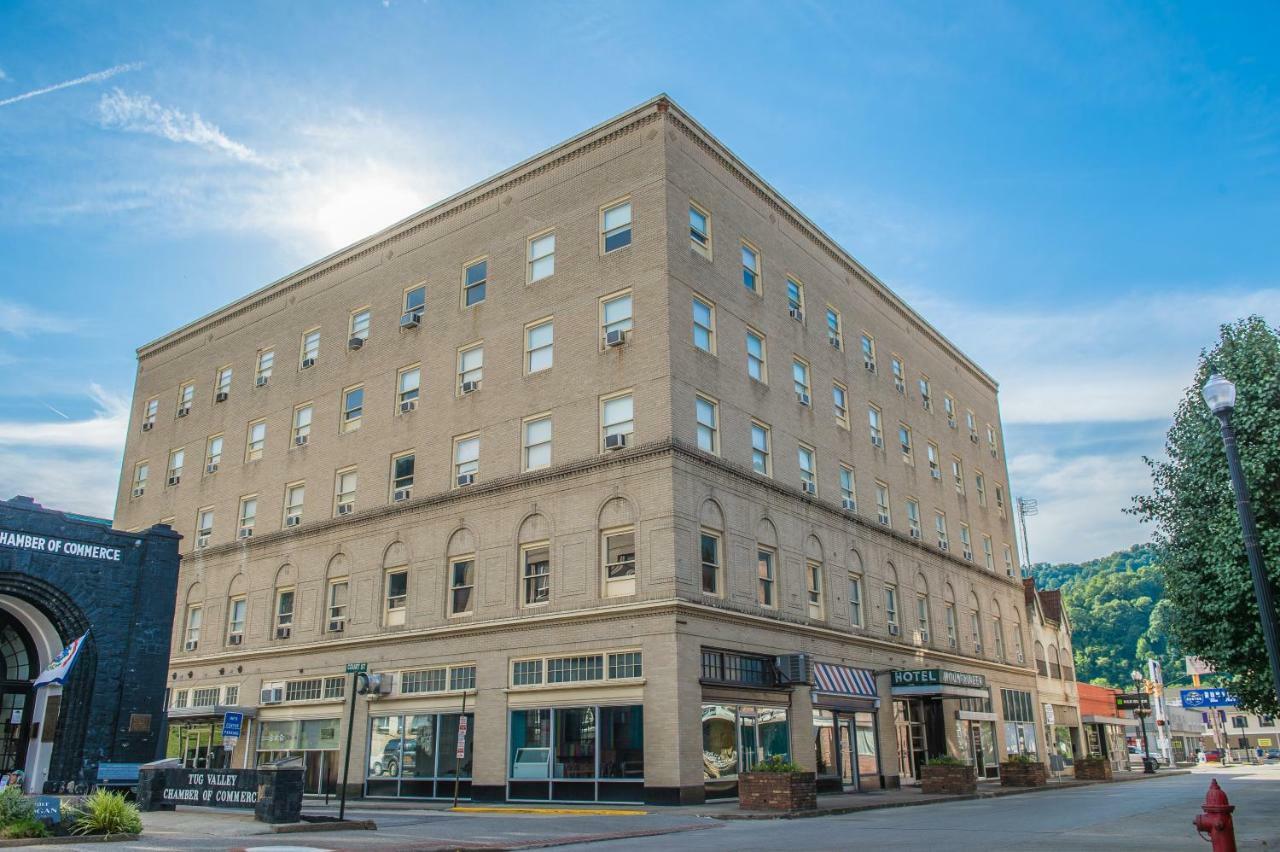 The Mountaineer Hotel Williamson Exterior photo
